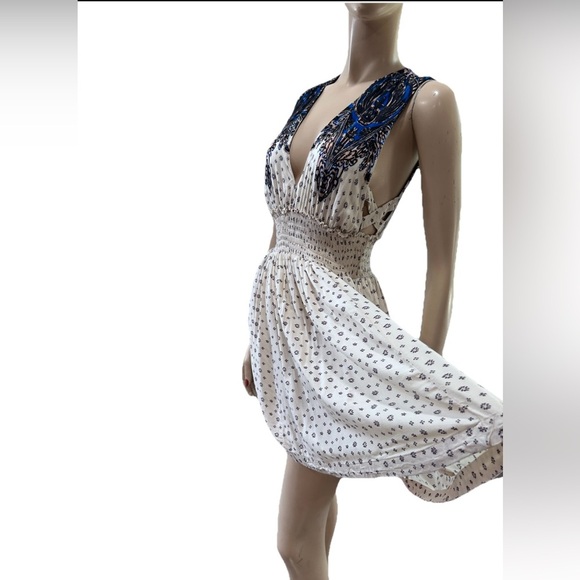 Elegant Blue and White Women's Dress - Picture 1 of 16